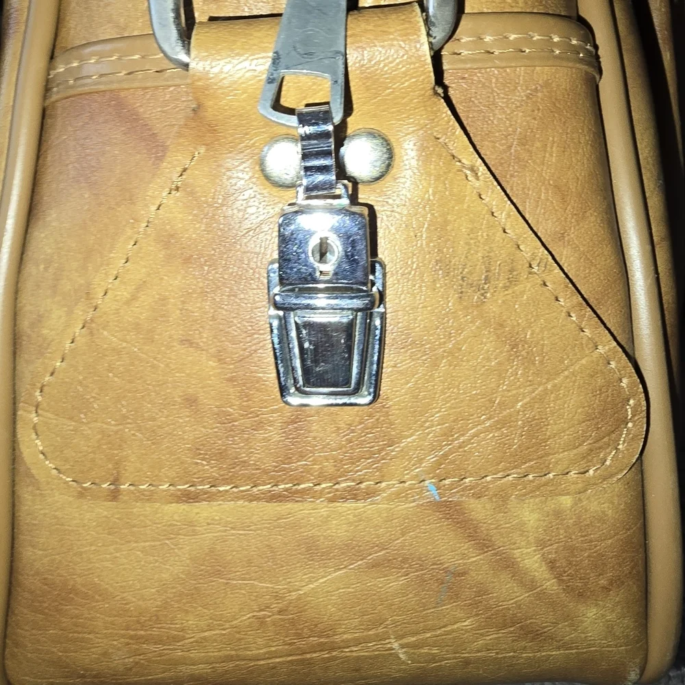 Vintage American Tourister 9011 shoulder tote color Palomino Purse Traveler